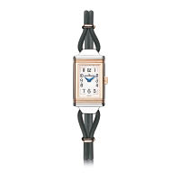 Reverso One Cordonnet翻轉系列鏈錶的靈感源自1936年的錶款，配襯古典味的小巧皮革錶帶。HK$59,000