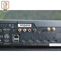 除了HDMI外，亦設有同軸及光纖插口，更能透過LAN線收聽網上電台。