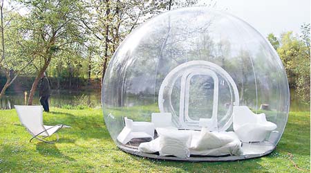 全透明的球形帳篷，概念源自法國設計師Pierre Stéphane。