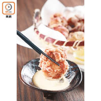 Chicken Karaage $88（Happy Hour菜式）<br>日式炸雞也是心機之作，用上日本長崎縣進口的去骨雞腿肉，炸過肉質依然鮮嫩多汁，配以帶辣味的蛋黃醬品嘗，下酒一流。