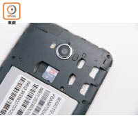 ZenFone Max可插入兩張microSIM卡，食到香港FDD-LTE 4G制式以及全球8個頻譜，兼容性不俗。