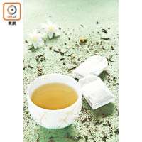 綠茶帶有抗氧化作用，可用來急救被曬紅的肌膚。