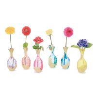 Hope Forever Blossoming<br>曾獲得Good Design Award的塑膠袋花瓶，至今仍不斷加入新的設計版本。