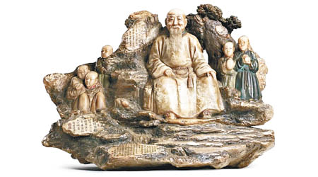 18世紀壽山石圓雕唐英雕像是今次古玩展的特別展品之一。