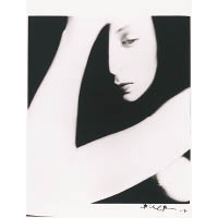 Bill Brandt《倫敦（彎曲手肘的裸體）》<br>估價：7萬至9萬港元