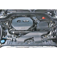 引擎為2.0公升TWINPOWER Turbo，最大馬力達到228hp。