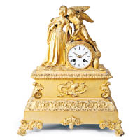 法國天使雕刻藝術座鐘（1970年代）$42,000<br>這個於1970年代法國製造的上鏈式古董座鐘，天使造型栩栩如生，加上立體繁複的雕花設計，展現歐式奢華的精湛工藝。