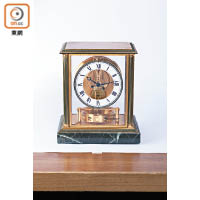 Vintage Jaeger LeCoultre Atmos空氣鐘（1980年代）$50,000<br>空氣鐘的原理是利用溫度變化的冷縮熱漲，為機芯提供動力。積家空氣鐘於20世紀後期面世，被譽為機械科技的不朽之作，是鐘錶大師及收藏家夢寐以求的藏品。