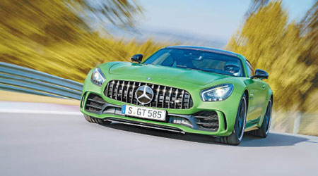 Mercedes-AMG GT R由靜止加速至100km/h只需3.6秒。