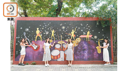（左起）Sandy、KK、Terena、Denise<br>Omni Art由4位90後女生組成，旨在宣揚社群藝術，為香港街頭添加玩味色彩。