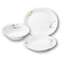 餐具3件套裝包括直徑21cm的深碟、容量1L的湯碗及長31cm的橢圓碟。
