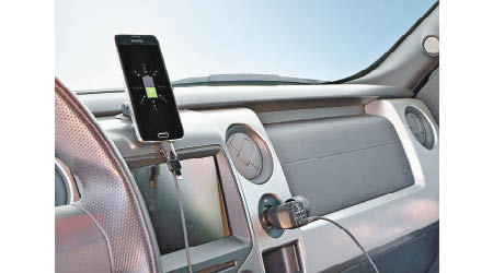 Power to Go + Car外形與一般車叉冇分別，備有一組USB插口為手機等裝置充電，內裏卻備有2,600mAh電池。售價：$228