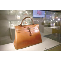已故摩納哥王妃Grace Kelly用過的Hermès原裝版手袋。