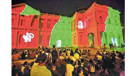 仲夏夜空藝術節期間，新加坡國家博物館將會上演豐富多變的光雕投影。