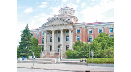 University of Manitoba是加拿大頂級學府之一，長年穩踞加拿大醫博類大學前15名。