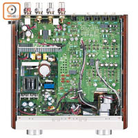 打開HD-AMP1機殼可見變壓器設於右下角，提供35W+35W（8ohm）輸出功率。