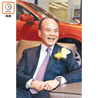 金國汽車（國際）集團主席戴天為指，旗艦店以「香港人的陳列室」主題打造，正是他成立金國汽車的理念。
