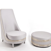 Salon Armchair & Salon Footstool<br>當清淡簡潔的色調配上Rock味十足的窩釘設計，效果充滿時代感。