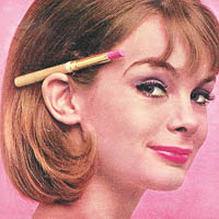 60年代開始流行的粉色唇妝。