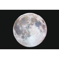 要拍攝最為明亮皎潔嘅月色，可等月光處於「上中天」（升至最高位置），今年最佳捕月時間約為中秋節當晚11時20分。