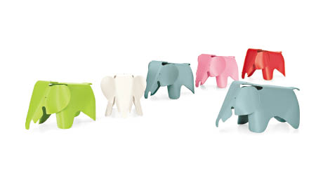 Eames Plywood Elephant<br>1945年為小女兒設計的玩具櫈，當年僅生產兩張。2007年生產商Vitra重新推出，更增添彩色版。