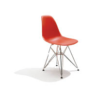 Eames DSR<br>以玻璃纖維製造的單椅，既符合人體工學線條，亦可減低生產成本，椅腳運用金屬條交織而成，展現幾何美。