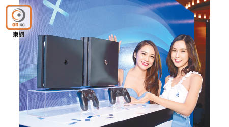 更輕更薄的全新PS4（左）經已開售，提供500GB（售價：$2,380）和1TB（售價：$2,680）版本選擇。至於PS4 Pro（右）則內置1TB硬碟（售價：$3,180），將於11月10日發售。