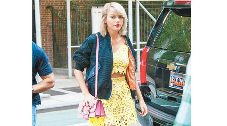 Miu Miu的MIUlady手袋成為人氣天后Taylor Swift的新寵。