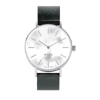 黑色皮革錶帶×銀色錶殼×白色雲石錶盤腕錶 $6,200