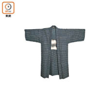 「野良着」是古代農民的工作服，剪裁較一般日本傳統服飾來得簡樸，完美詮釋當代時裝的理念。$3,250