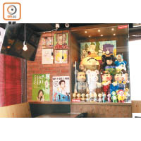 店名Chibee在日文中解作小朋友，因此店內又有不少玩具及卡通人物掛畫，當中不乏老闆的私人珍藏Bearbrick，識貨之人紛紛拍照留念。
