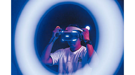 VR技術近年炙手可熱，用家在虛擬實境世界中，猶如身歷其境。