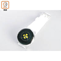ZeRound採用矽膠錶帶，並提供黑、白、啡3色選擇。