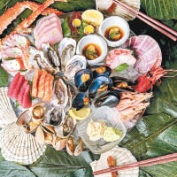 海鮮拼盤<br>來到Seafood Room，吃海鮮是常識吧？海鮮拼盤有生蠔、蝦、蜆、吞拿魚及三文魚刺身、青口和西班牙紅蝦，非常豐富。