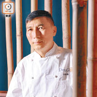 鄧華東曾在多間川菜館工作，堅持傳統味道並帶來精細的造型，是次更帶同兩位跟隨他20年的師傅在香港店坐鎮。