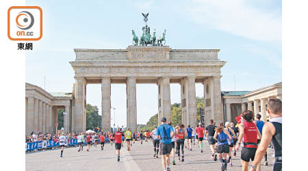 柏林馬拉松路經多個地標建築，例如終點位置便有勃蘭登堡門，讓跑手可欣賞到當地招牌景色。