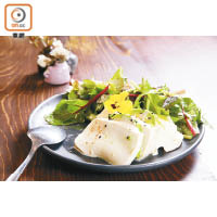 日式牛油果豆腐沙律 $78<br>限定菜式，軟滑牛油果與豆腐層層相間，配上芝麻醬，口感綿密。