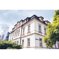 A. Lange & Söhne家族故居及廠房原址建於1873年，現成為不同部門的總辦公室。