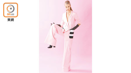MaxMara粉紅色孖襟西裝褸 $15,880、粉紅色闊褲 $9,580、黑色皮手套 $1,680（All from A）