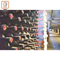 隧道四通八達，Winery Khareba在此更存放着250萬公升葡萄酒。