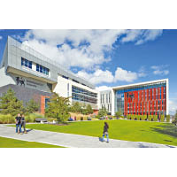 英國伯明翰城市大學是英國其中一所主要的藝術、建築及設計教育中心。