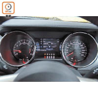 儀錶板中央附設的4.2吋屏幕可顯示G-Force、煞車時間、加速時間及油耗等即時數據。