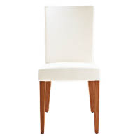 Creta Due<br>純白色是Carlo最愛的用色之一，椅子的線條經精心研究，用家會愈坐愈舒適。