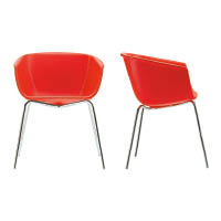Strip<br>貝殼線條優美而輕巧，刺激到Carlo設計出這款膠椅。