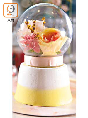 Make a Wish $430<br>想在特別日子送上驚喜？水晶球蛋糕集禮物、忌廉蛋糕、花於一身，吃罷蛋糕還可以拆開保鮮花水晶球保存，收到的女生怎能不感動？