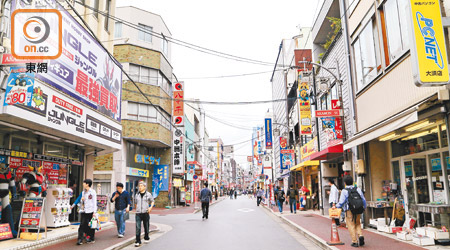 名古屋大須的赤門通是宅系商店重地，隨處可找到動漫、模型和電玩等店舖。