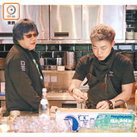 廚魔Alvin Leung（左）及主廚都勇秀（右）均認為食物不止要追求味道上的完美，還有食材本身的配搭，即使平凡的菜式也能帶來截然不同的感官享受。