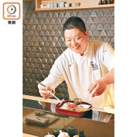 主廚野田昌宏精於烹調海鮮，為客人炮製出一道又一道的滋味蟹饌。