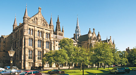 因外貌酷似電影《哈利波特》中的霍格華茲魔法學校，格拉斯哥大學成為蘇格蘭著名景點之一。