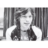 The Rolling Stones的 Mick Jagger也是Souvenir Jacket的支持者。